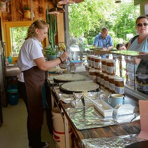 Zubereitung der beliebten Crepes.